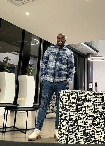 Kuhle, 33 Johannesburg South, Gauteng, South Africa