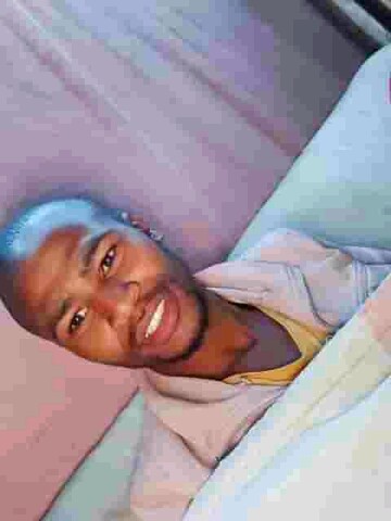 Khanyisile, 27 Cape Town, Western Cape, South Africa