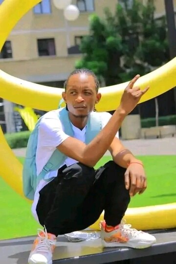 Lulue, 30 Johannesburg, Gauteng, South Africa