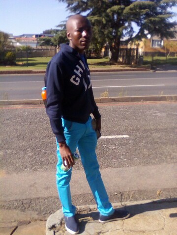 knowliey, 37 Roodepoort, Gauteng, South Africa